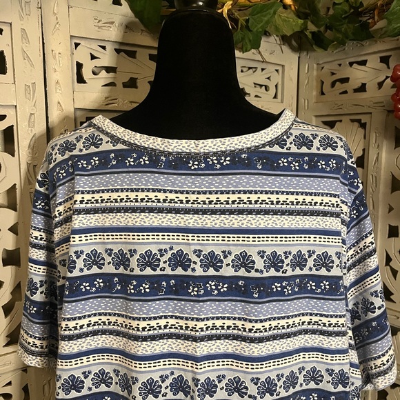 WOMAN WITHIN CUTE BLUE & WHITE FLOWERS & STRIPES SHORT SLEEVE PLUS TOP - Picture 7 of 10